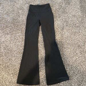 lululemon Align™ Groove Nulu High-Rise Flared Pant
Regular Grey